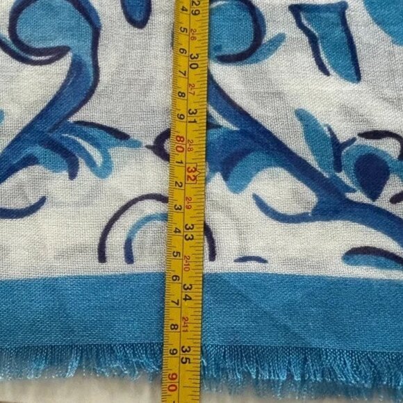 La Seine Women's Scarf Wrap Scarf Blue White Floral Geometric Fringe Classic NEW - Picture 7 of 7